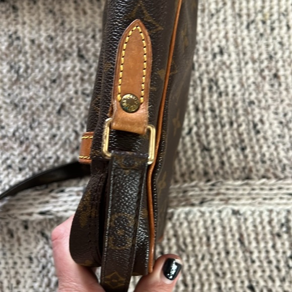 Louis Vuitton monogram crossbody - Picture 12 of 16